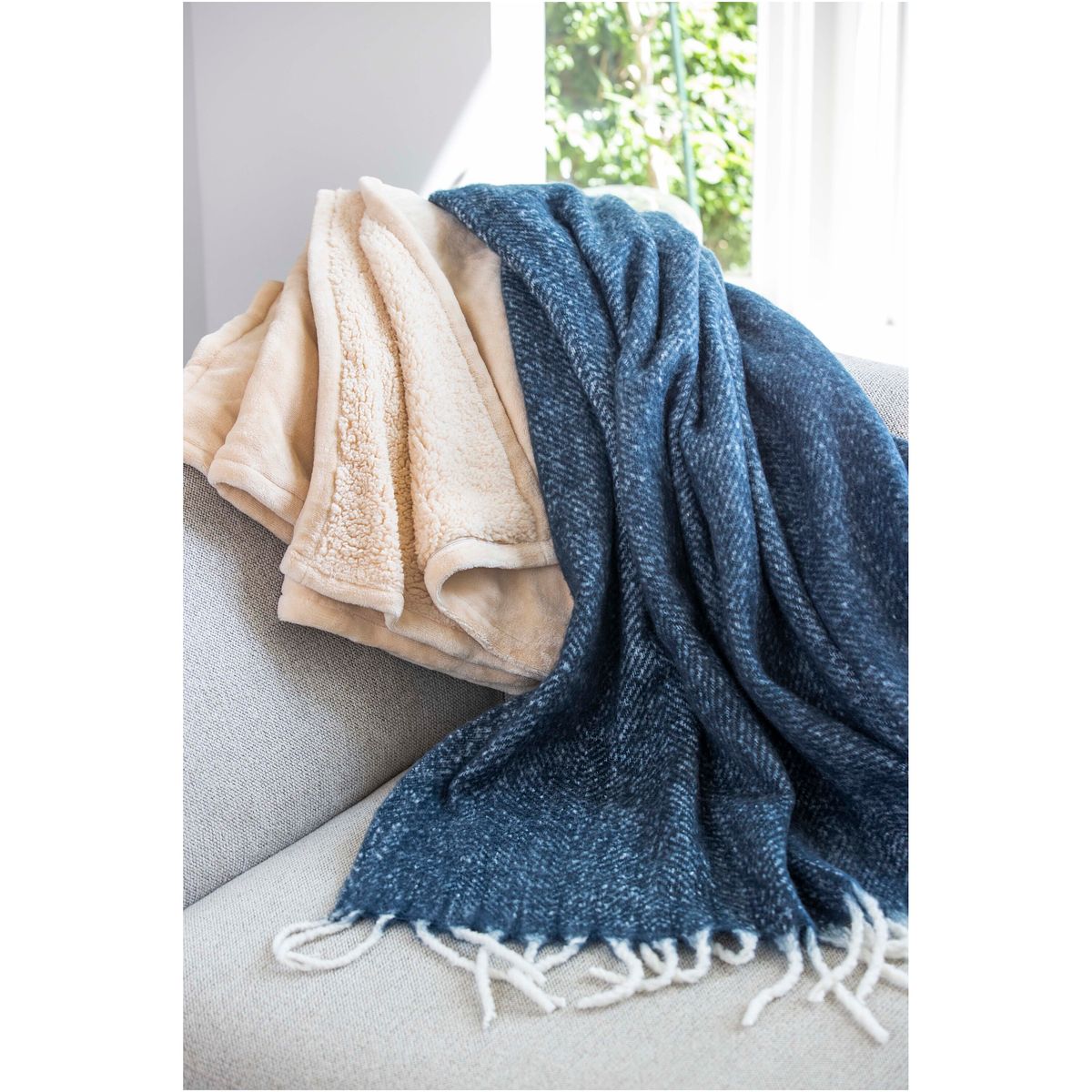Gebreide dekens met 90% gerecycled polyester, 125 x 150 cm