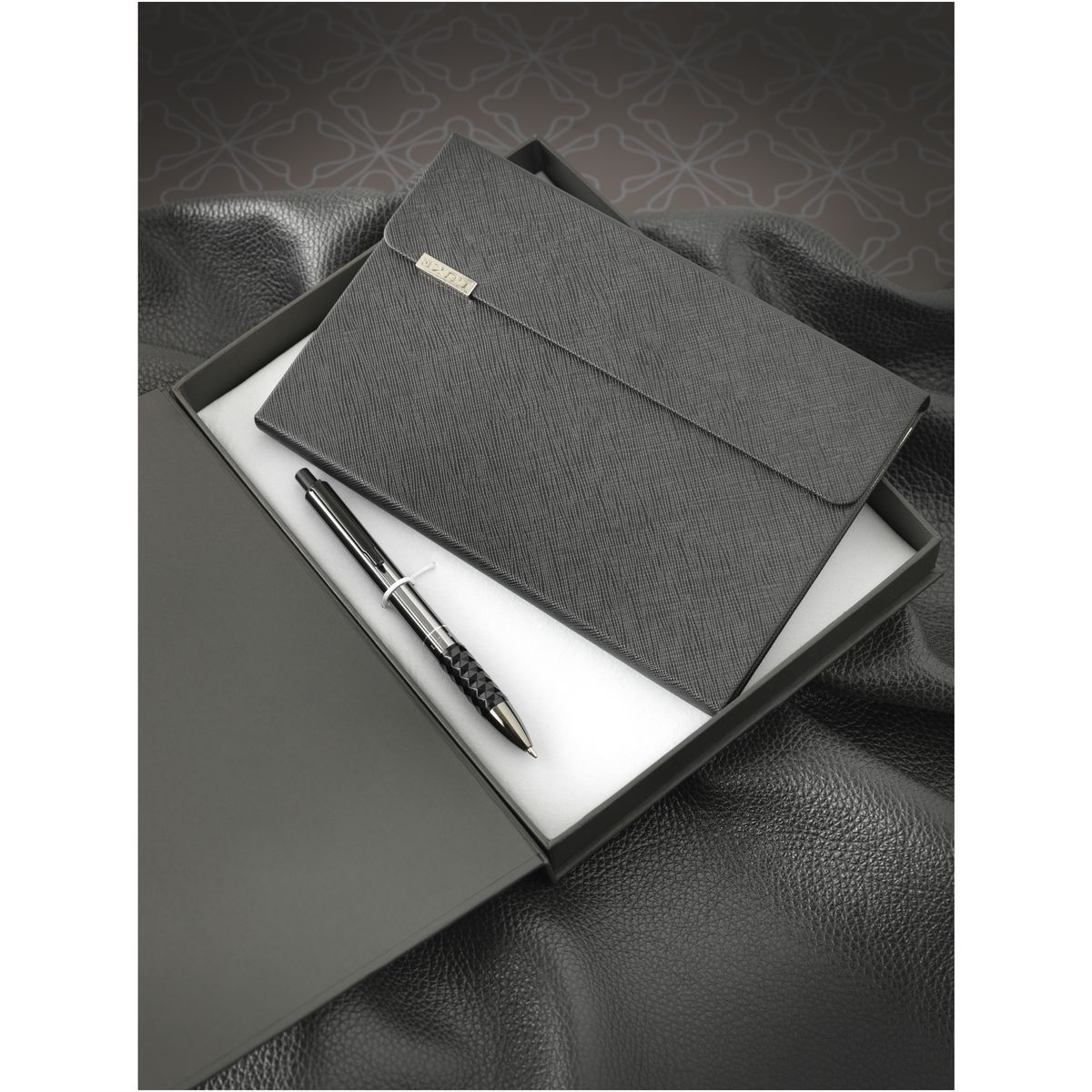 Geschenksets met notitieboek 13,5 x 20,5 cm en tactische balpen