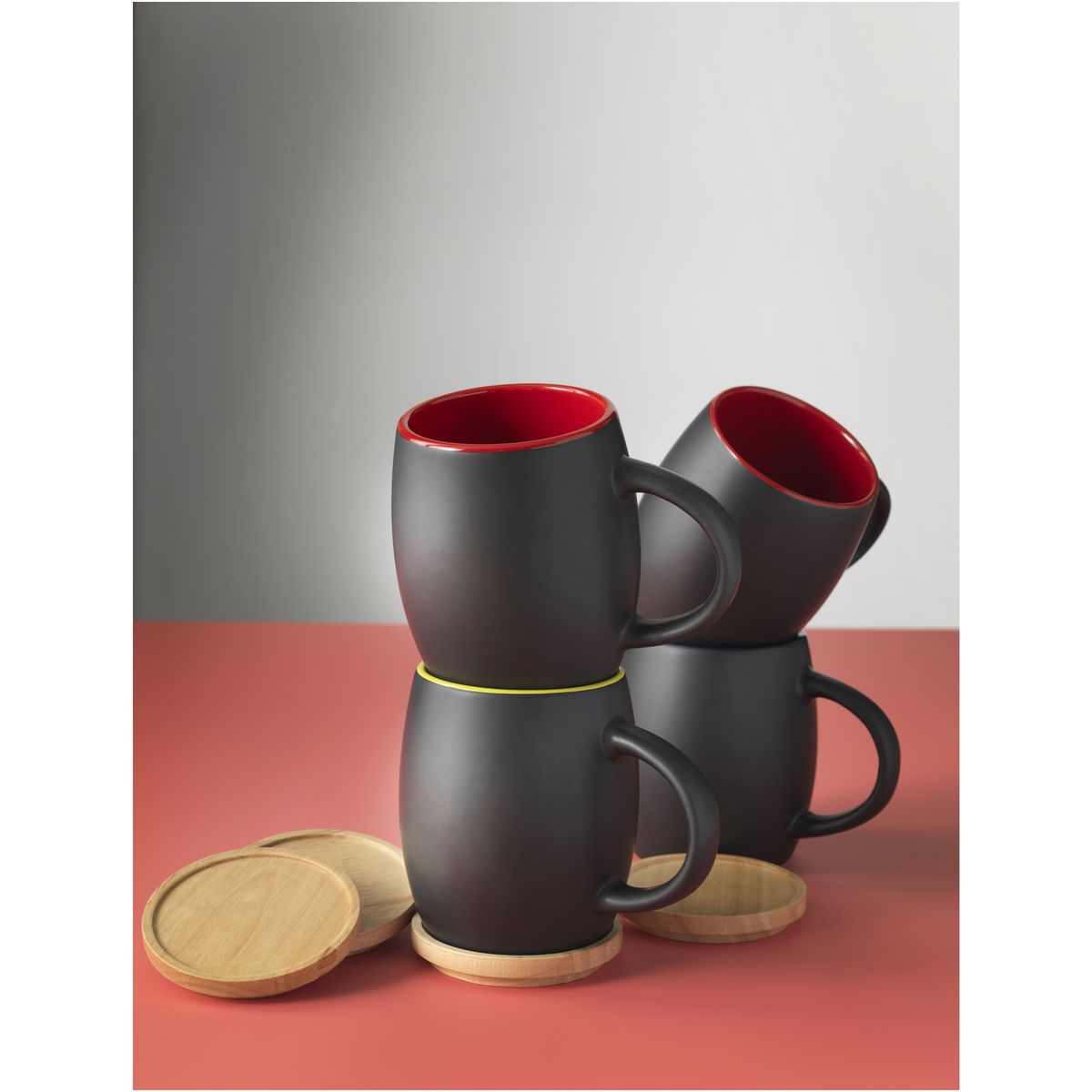 Keramische mokken 400 ml met houten onderzetter
