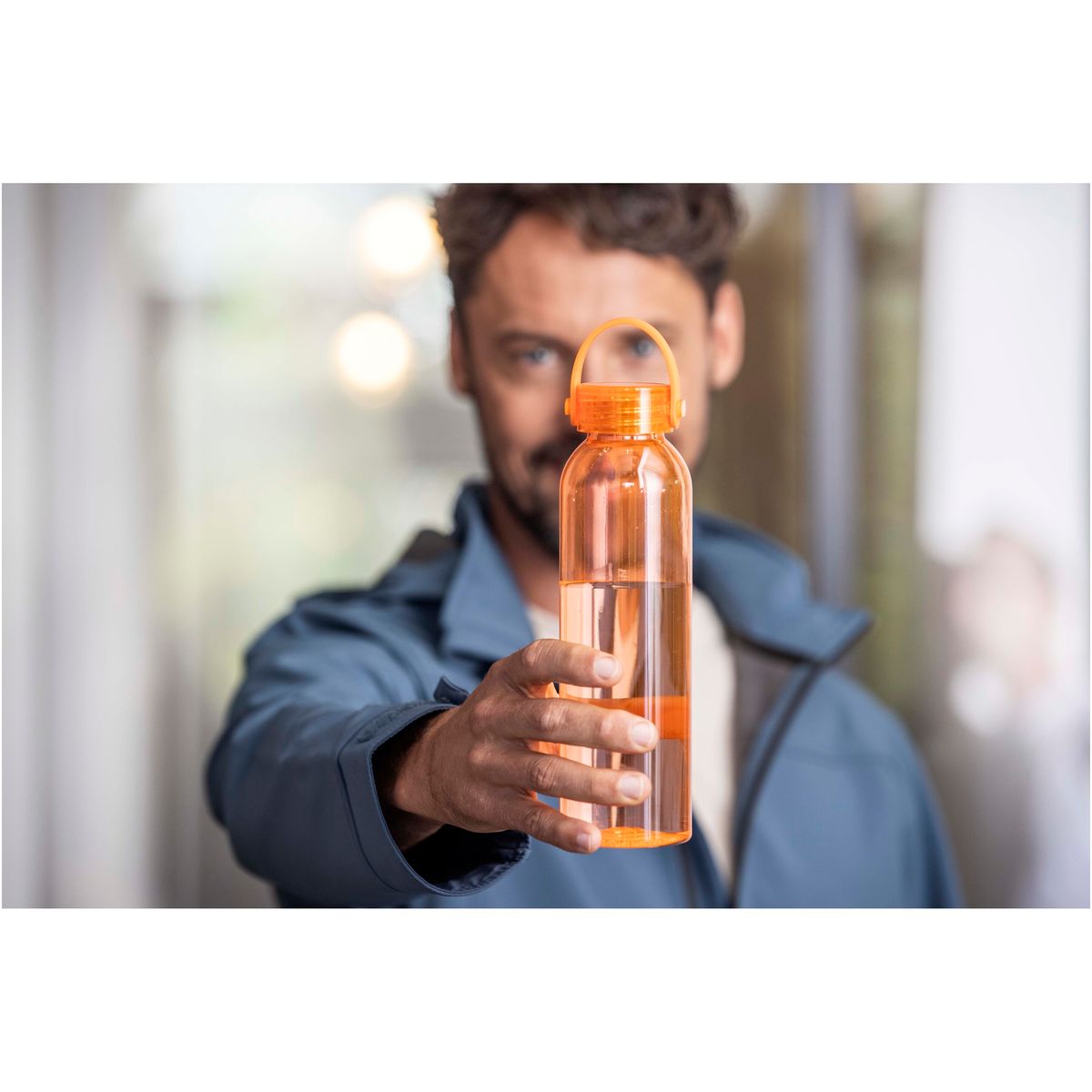 Waterflessen 630 ml van gerecycled kunststof met siliconen handgreep